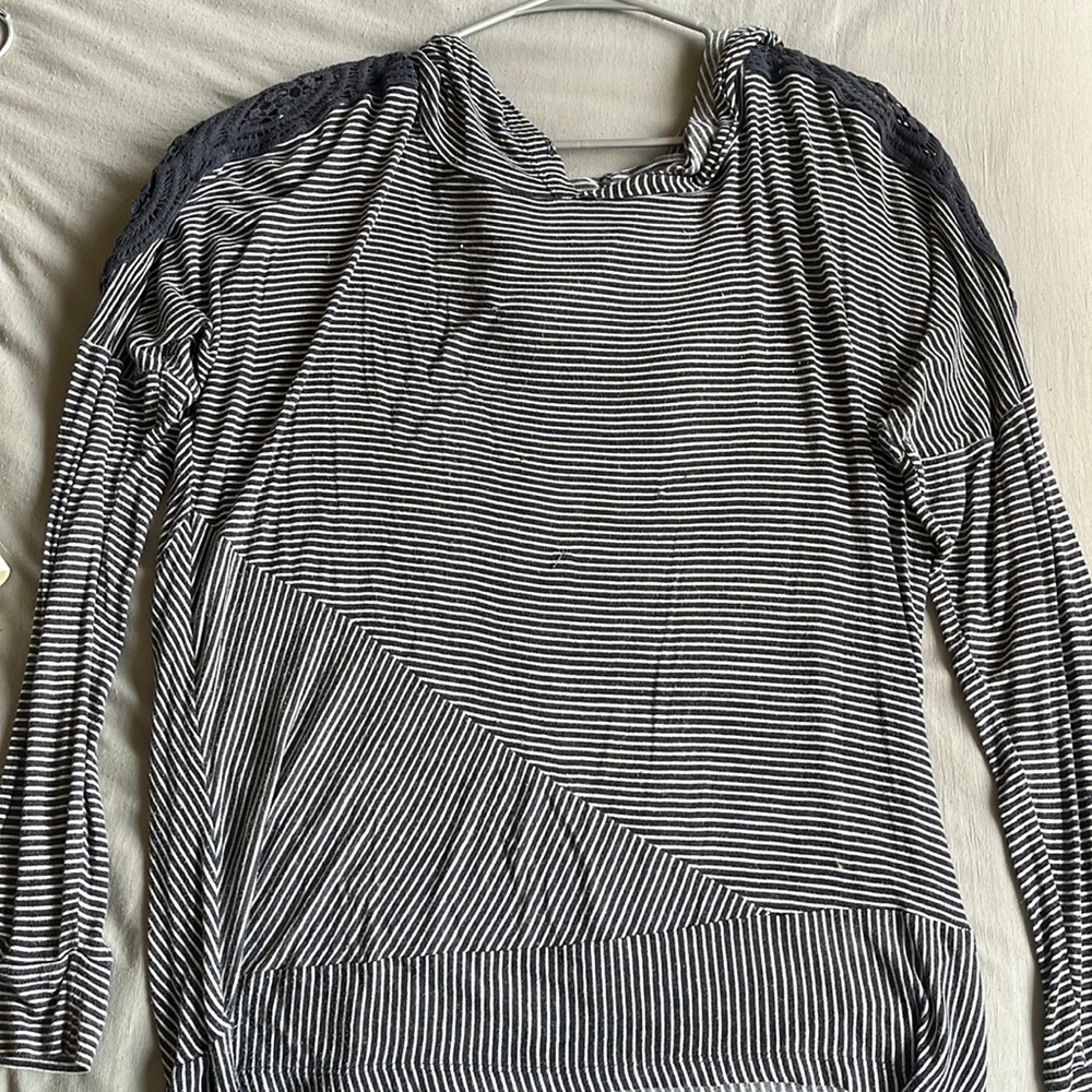 Long-sleeved, lace detail T-shirt